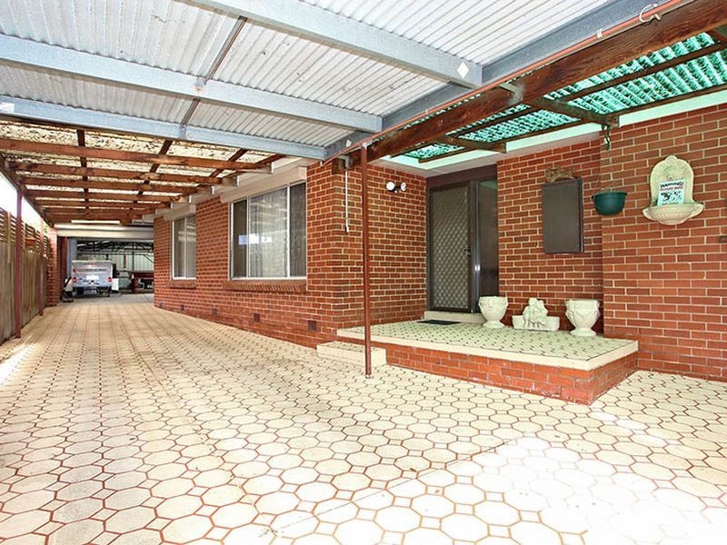 16 Cranbourne Drive, Cranbourne VIC 3977