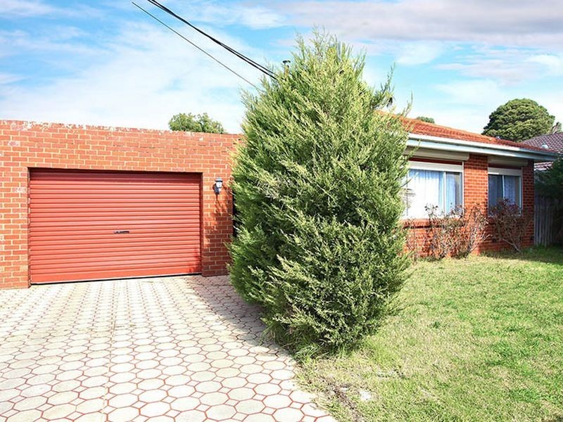 16 Cranbourne Drive, Cranbourne VIC 3977