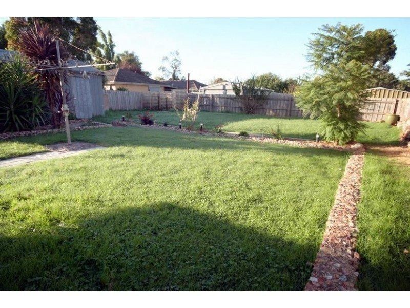 16 Clarendon Street, Cranbourne VIC 3977