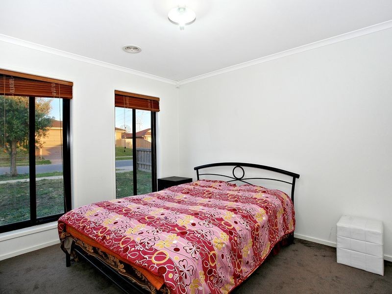 5 Lily Place, Cranbourne VIC 3977