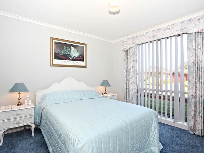 6 Bronhill Court, Cranbourne West VIC 3977