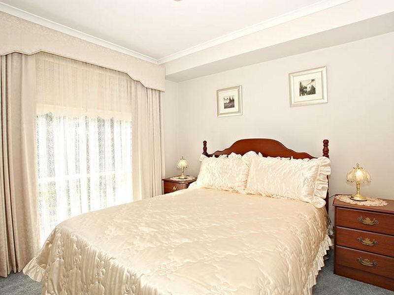 6 Bronhill Court, Cranbourne West VIC 3977