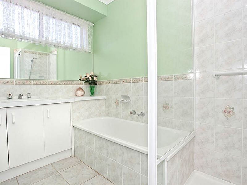 6 Bronhill Court, Cranbourne West VIC 3977