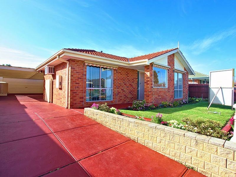 6 Bronhill Court, Cranbourne West VIC 3977