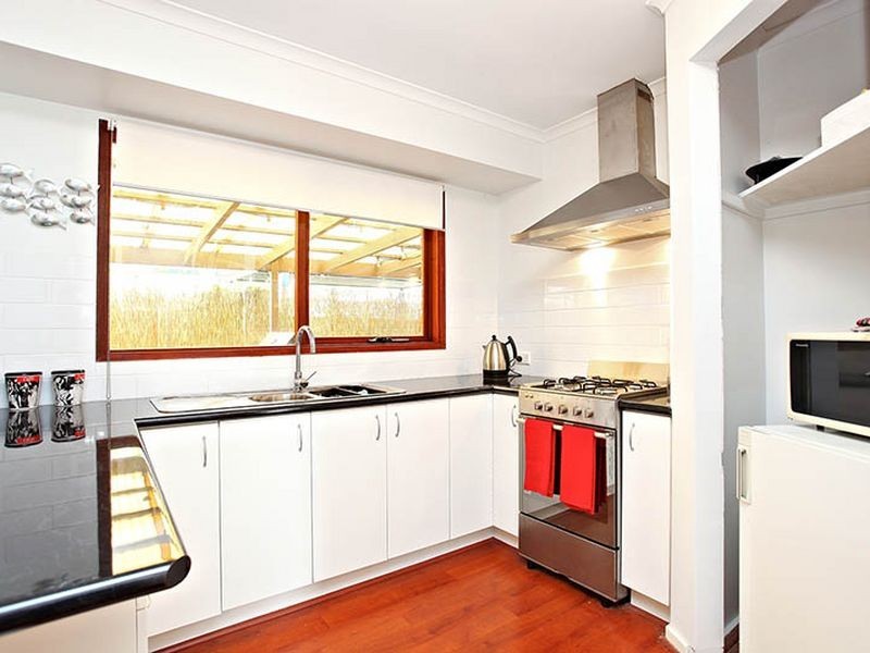 4 Annand Close, Cranbourne West VIC 3977