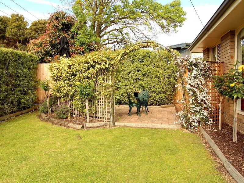 24 Evelyne Avenue, Cranbourne VIC 3977