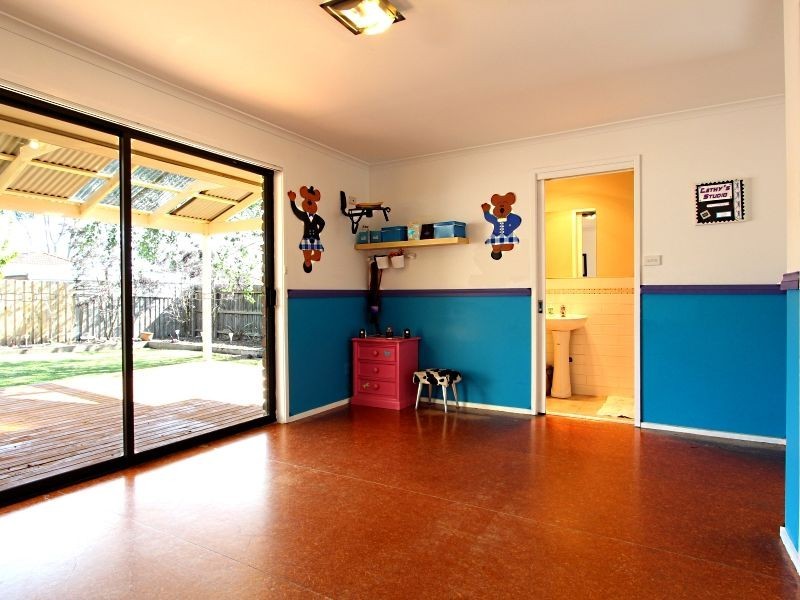 24 Evelyne Avenue, Cranbourne VIC 3977