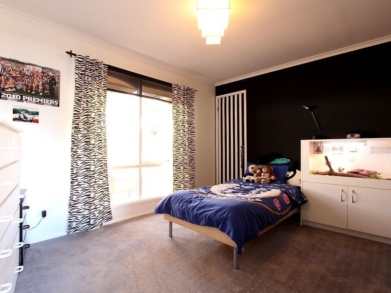 24 Evelyne Avenue, Cranbourne VIC 3977