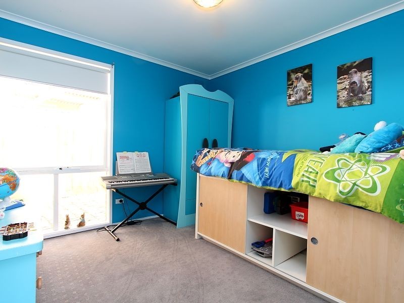 24 Evelyne Avenue, Cranbourne VIC 3977