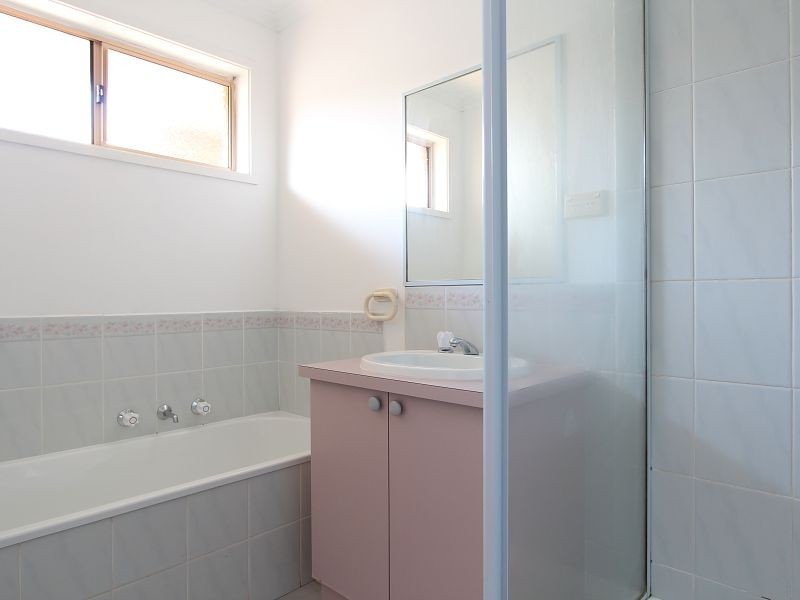 4 Crystal Gardens, Cranbourne West VIC 3977