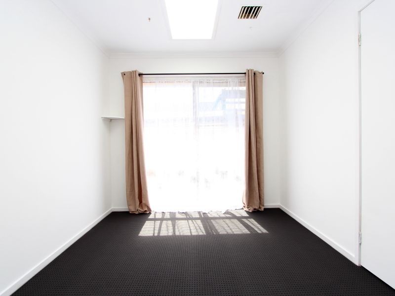 4 Crystal Gardens, Cranbourne West VIC 3977