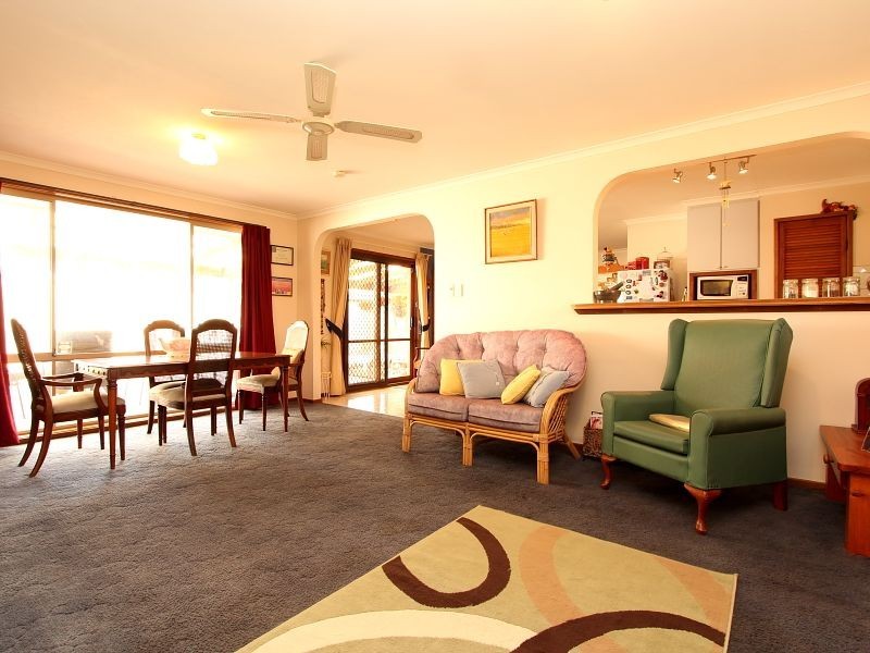 12 Lonsdale Crescent, Cranbourne North VIC 3977