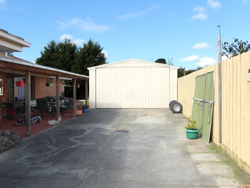 12 Lonsdale Crescent, Cranbourne North VIC 3977