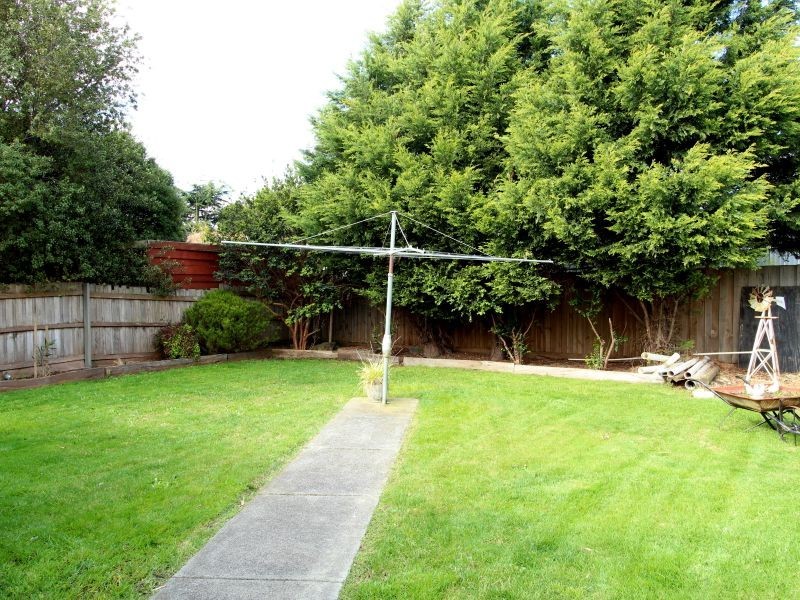 12 Lonsdale Crescent, Cranbourne North VIC 3977