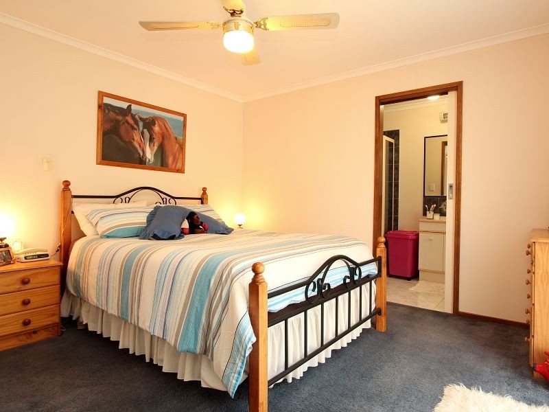 12 Lonsdale Crescent, Cranbourne North VIC 3977