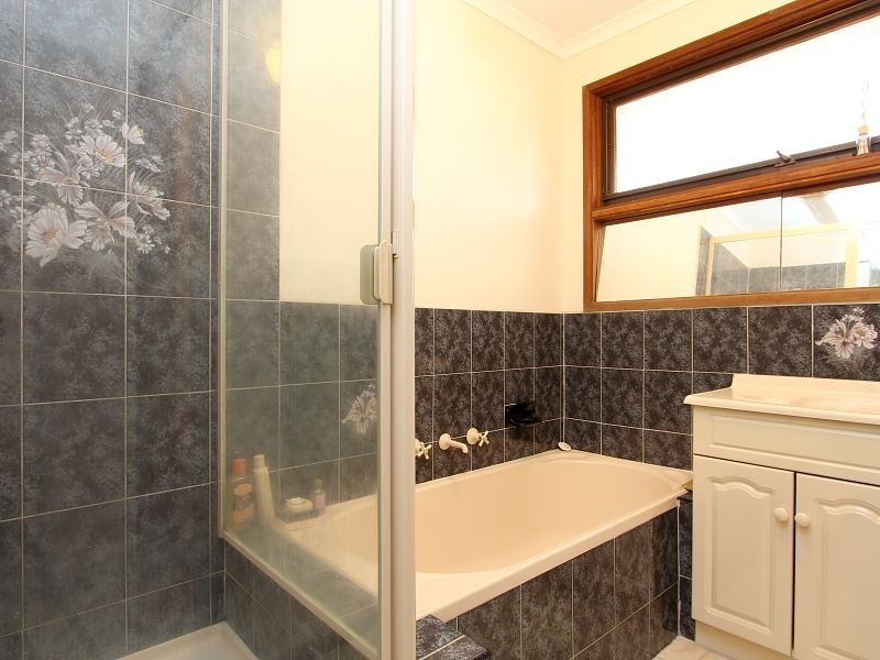 12 Lonsdale Crescent, Cranbourne North VIC 3977