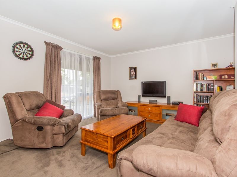 7 Maltravers Crescent, Cranbourne North VIC 3977