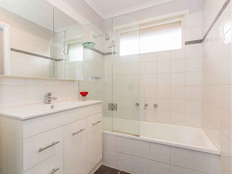 7 Maltravers Crescent, Cranbourne North VIC 3977