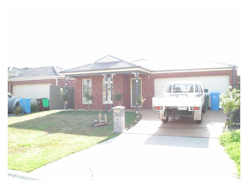 5 Maddock Drive, Cranbourne VIC 3977