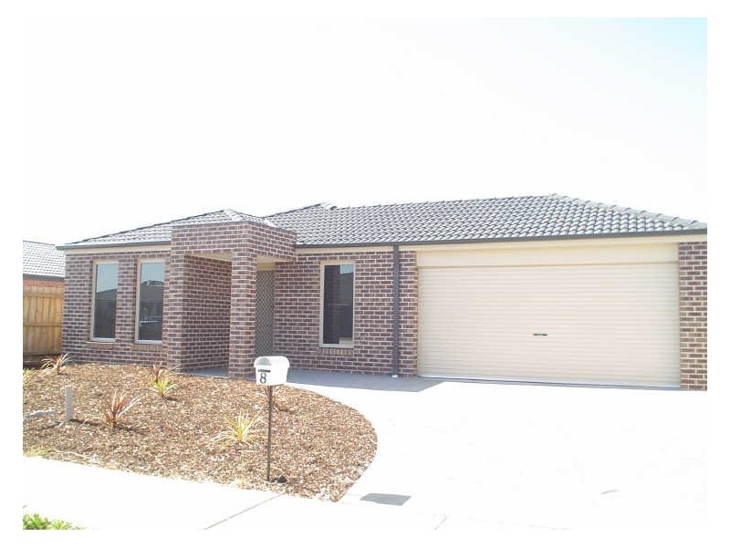 8 Baltic Way, Cranbourne VIC 3977