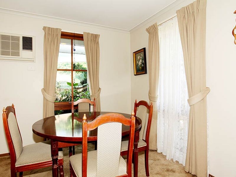 8 Loch Street, Cranbourne VIC 3977