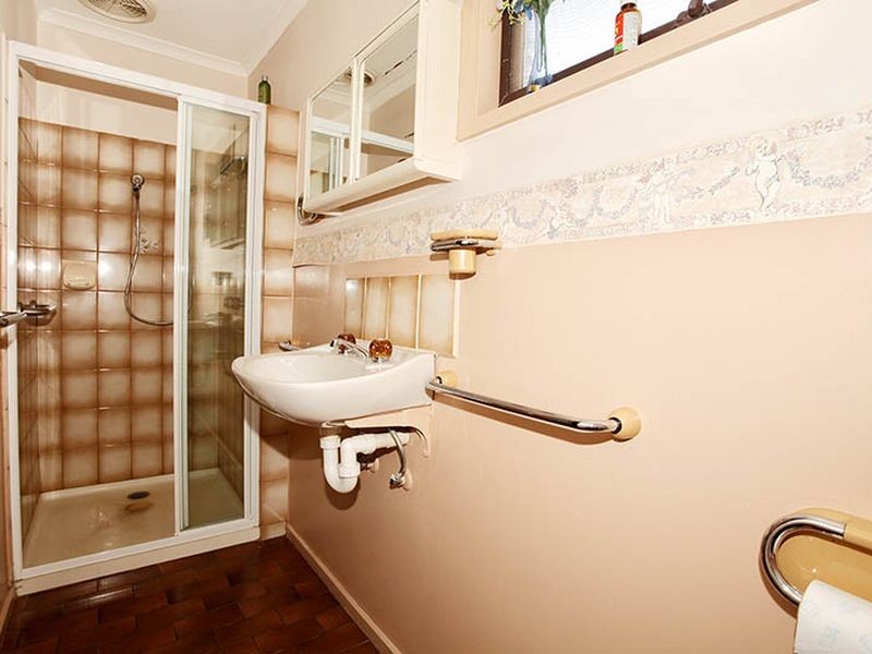 8 Loch Street, Cranbourne VIC 3977