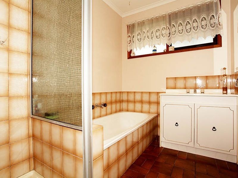 8 Loch Street, Cranbourne VIC 3977