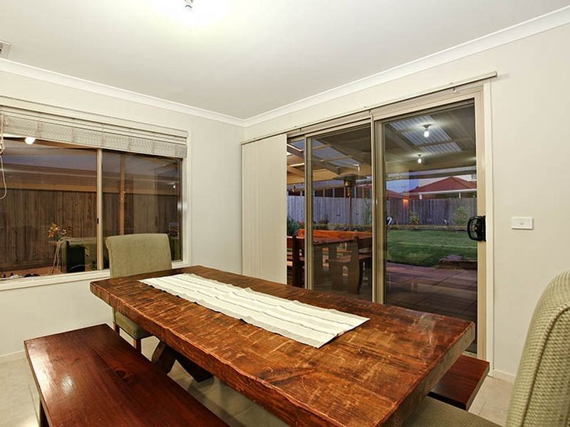 17 Eldershaw Drive, Lynbrook VIC 3975