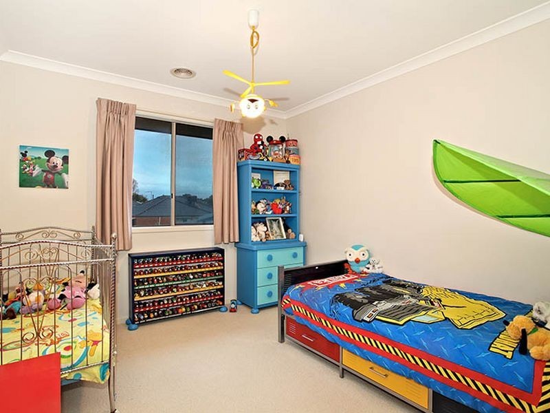 17 Eldershaw Drive, Lynbrook VIC 3975