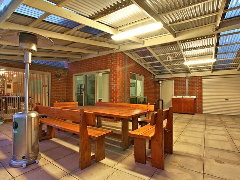 17 Eldershaw Drive, Lynbrook VIC 3975