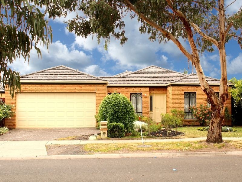 16 Formby Place, Cranbourne VIC 3977