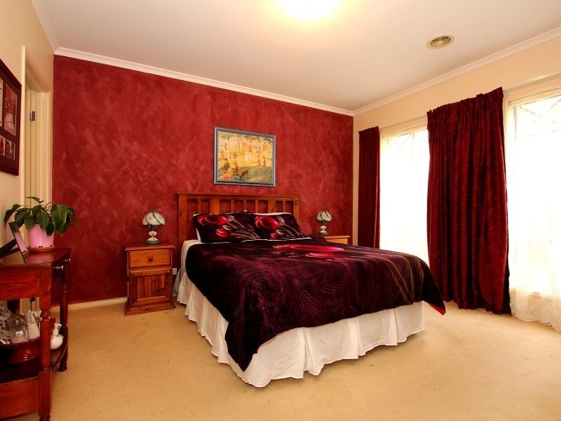 16 Formby Place, Cranbourne VIC 3977