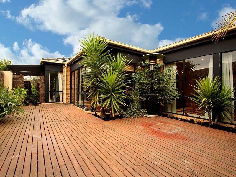 16 Formby Place, Cranbourne VIC 3977