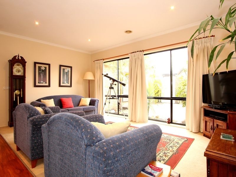 16 Formby Place, Cranbourne VIC 3977