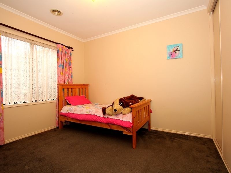 16 Formby Place, Cranbourne VIC 3977
