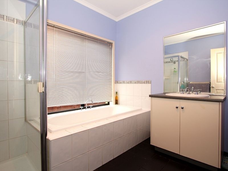 16 Formby Place, Cranbourne VIC 3977