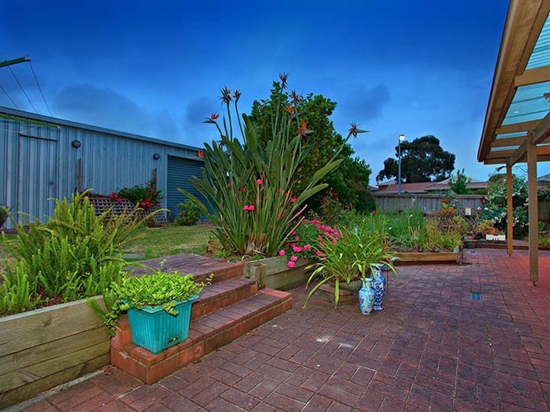 1 Weeden Crescent, Hallam VIC 3803