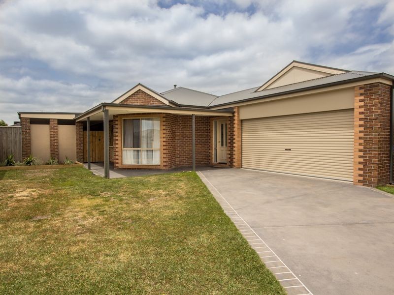 11 Carinya Court, Cranbourne North VIC 3977