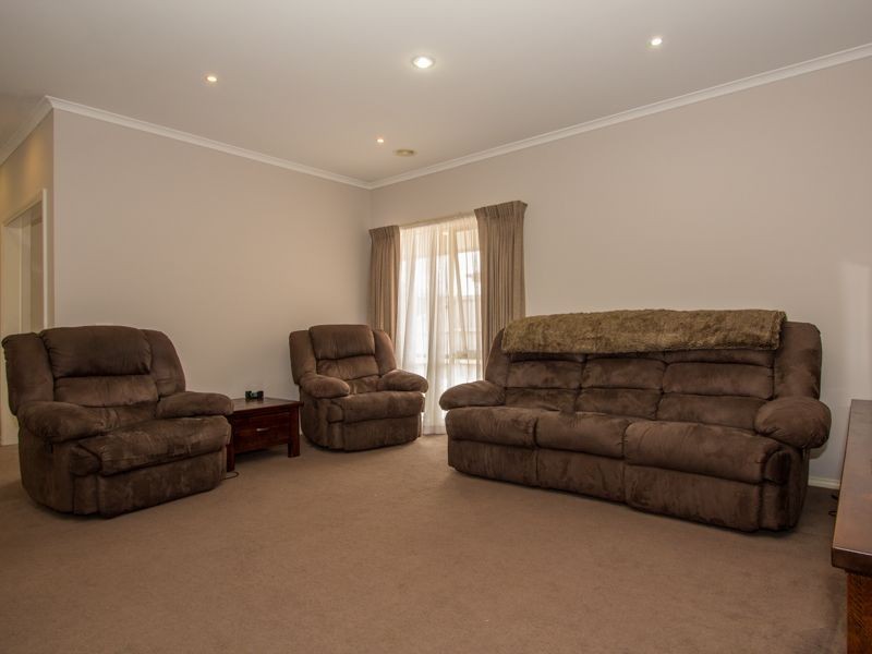 11 Carinya Court, Cranbourne North VIC 3977