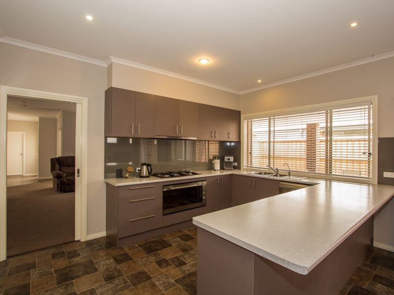 11 Carinya Court, Cranbourne North VIC 3977