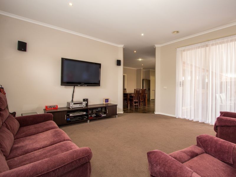 11 Carinya Court, Cranbourne North VIC 3977