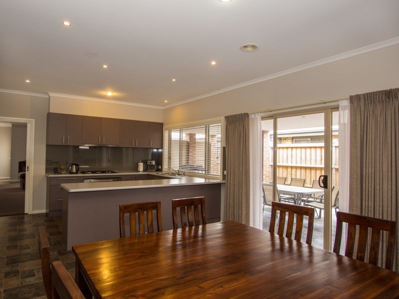 11 Carinya Court, Cranbourne North VIC 3977
