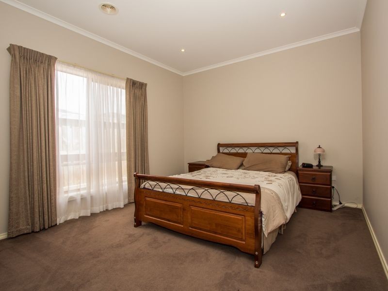11 Carinya Court, Cranbourne North VIC 3977