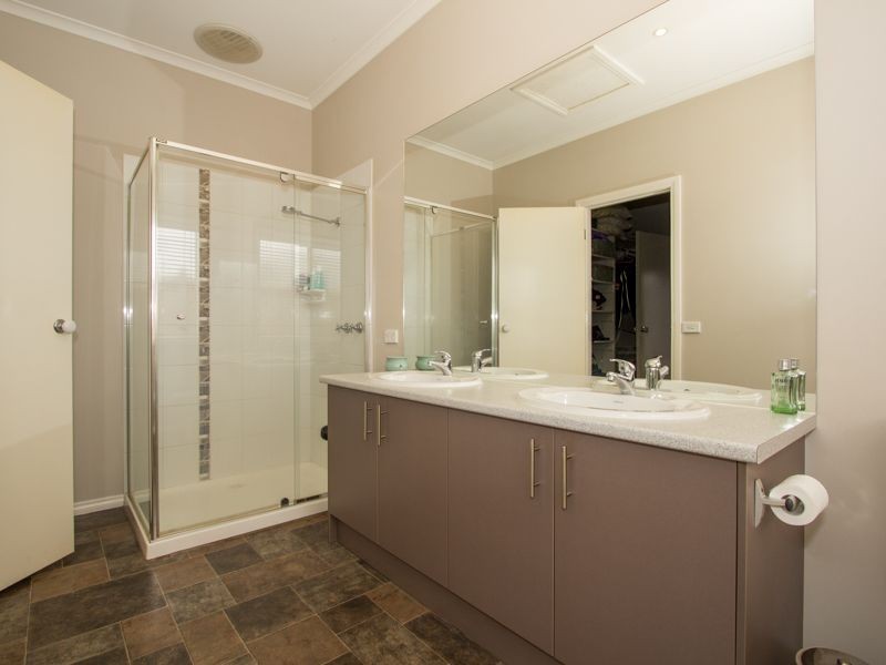 11 Carinya Court, Cranbourne North VIC 3977