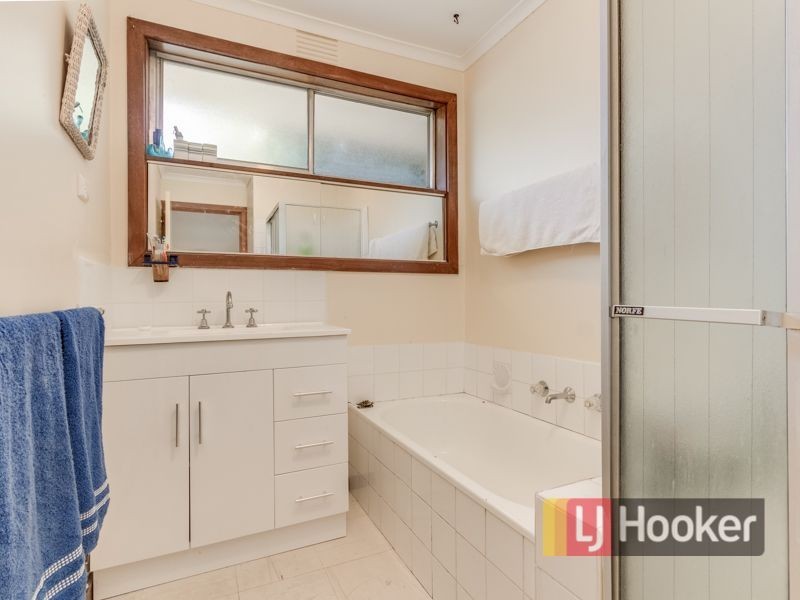 23 Evelyne Avenue, Cranbourne VIC 3977