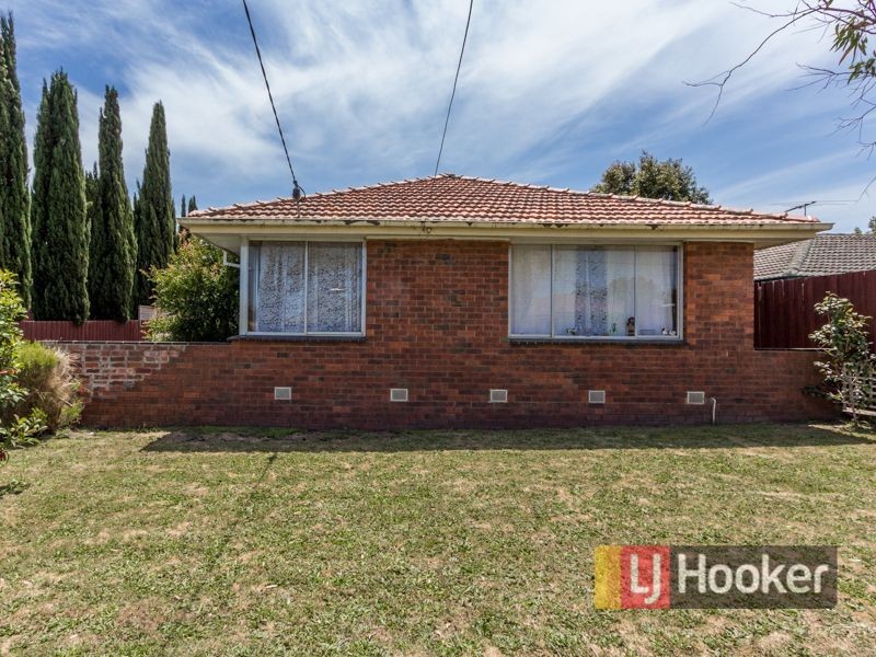 23 Evelyne Avenue, Cranbourne VIC 3977