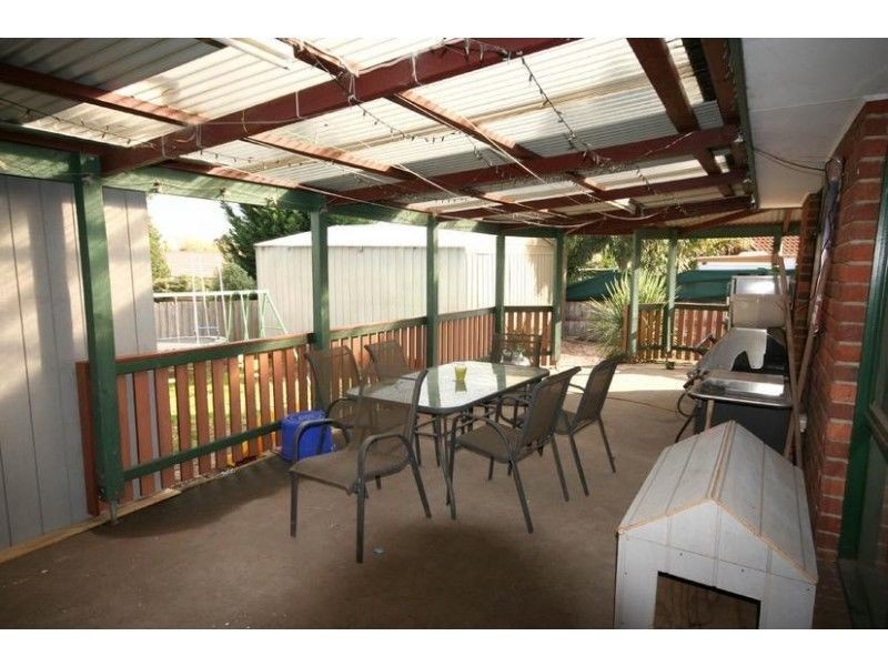 4 Wisteria Court, Cranbourne North VIC 3977
