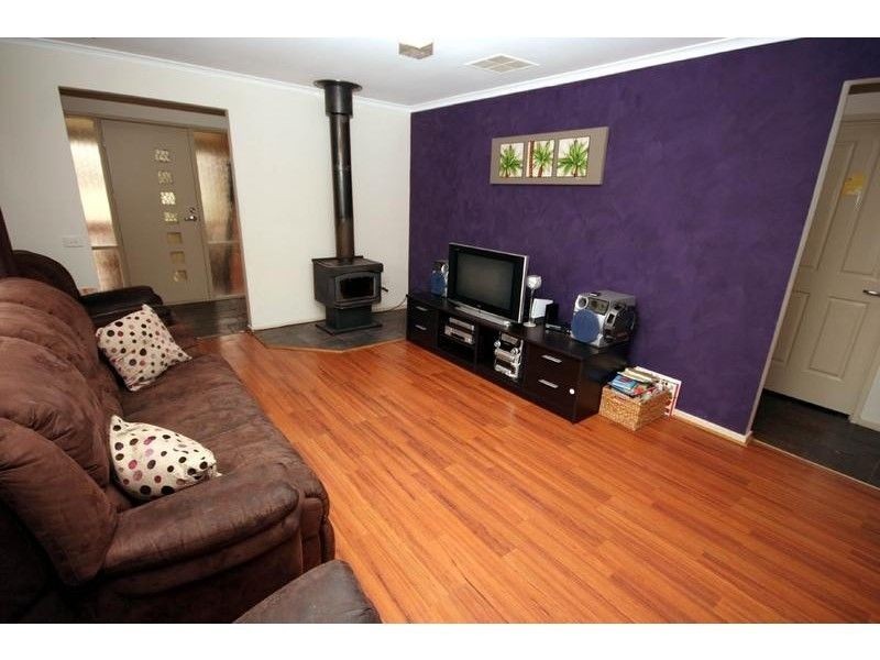 4 Wisteria Court, Cranbourne North VIC 3977