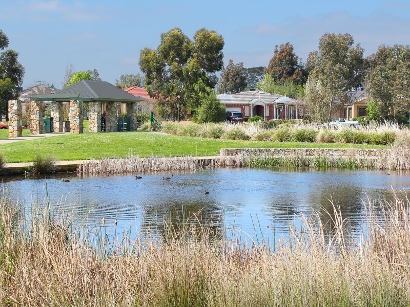 1 Waterside Drive, Cranbourne East VIC 3977