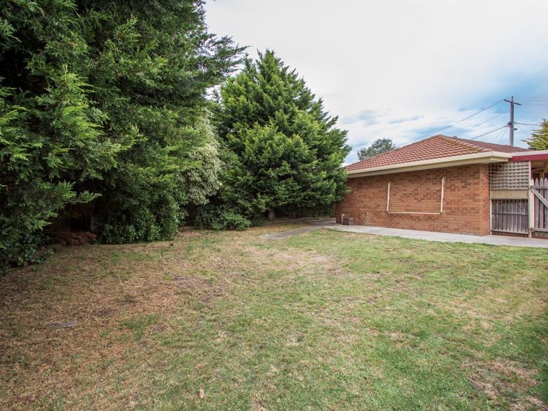 3 Bates Street, Cranbourne West VIC 3977